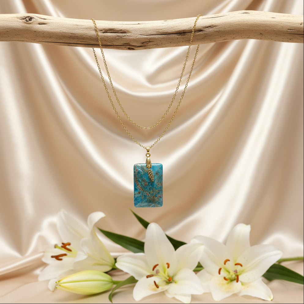 Collier double chaine doré et son Apatite