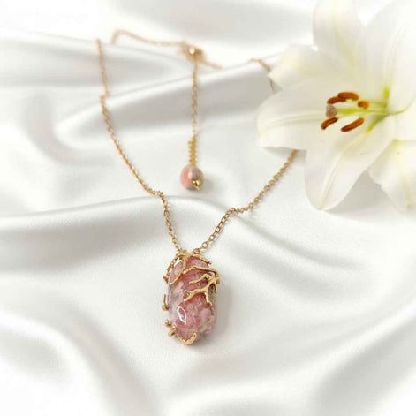 Collier doré en Rhodochrosite sertie extra