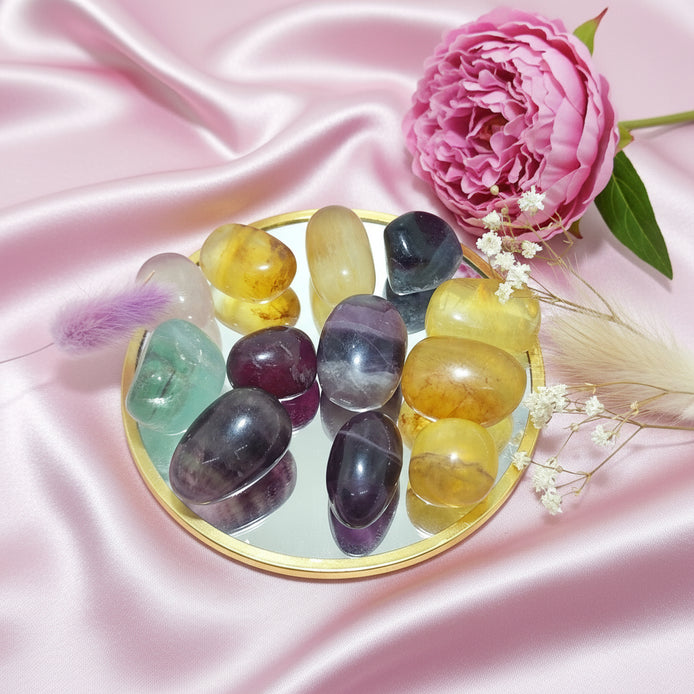 Fluorite coloré violette, verte, jaune roulées, en pointe, au choix