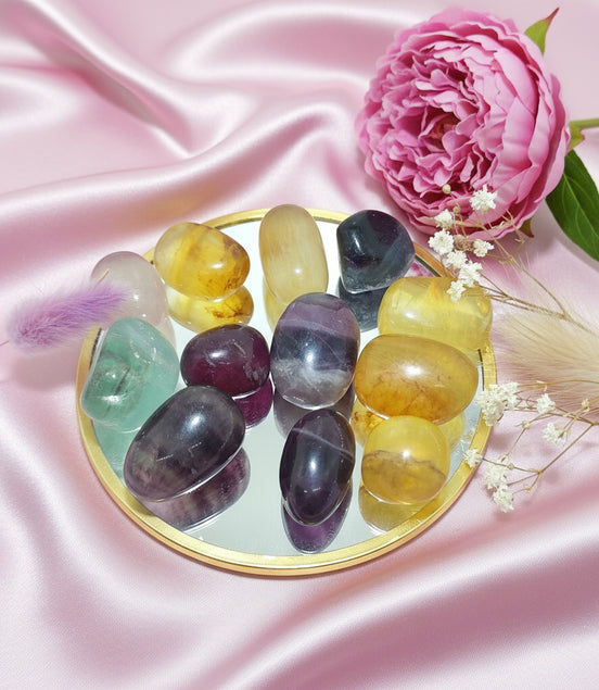 Fluorite coloré violette, verte, jaune roulées, en pointe, au choix
