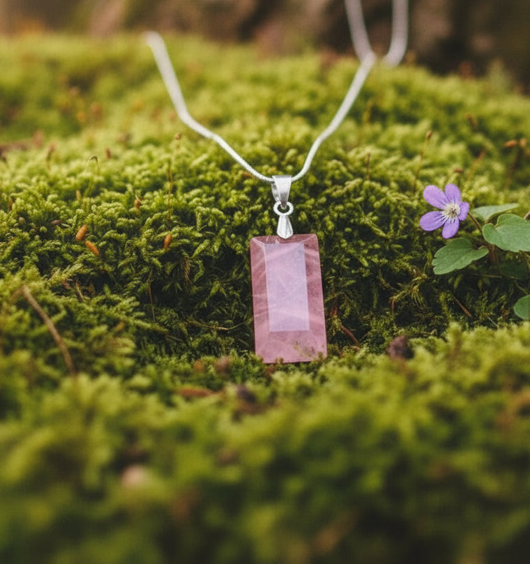 bijou en pierre de quartz rose