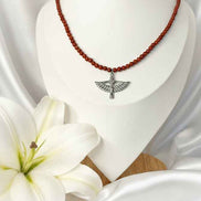Collier en jaspe rouge, Vitalité & Ancrage, déesse ou serpent