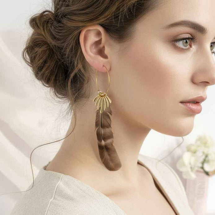 Boucles d'oreilles créoles en quartz et plume