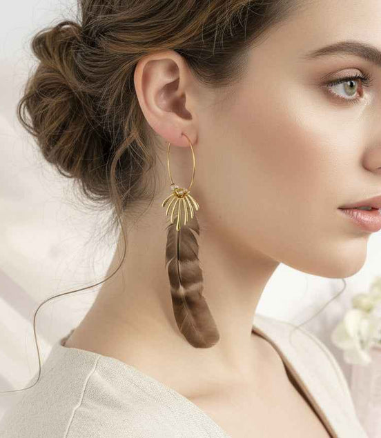 Boucles d'oreilles créoles en quartz et plume