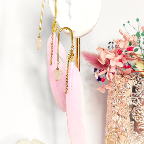 bijoux dorés avec plume