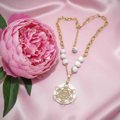 Collier doré et Howlite, Métatron ou feuille