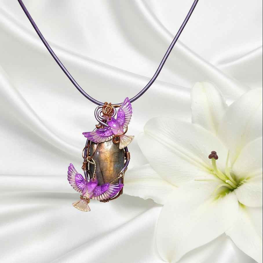 Collier phénix et sa labradorite rose sertie