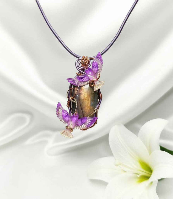Collier phénix et sa labradorite rose sertie