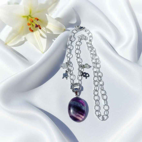 Collier "unalom" en fluorite arc en ciel  & aum