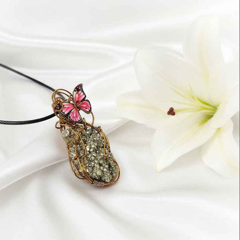 Collier et Pendentif en Pyrite sertie et papillon