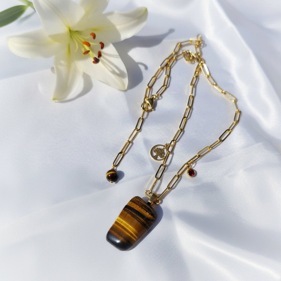 beau collier original en oeil de tigre