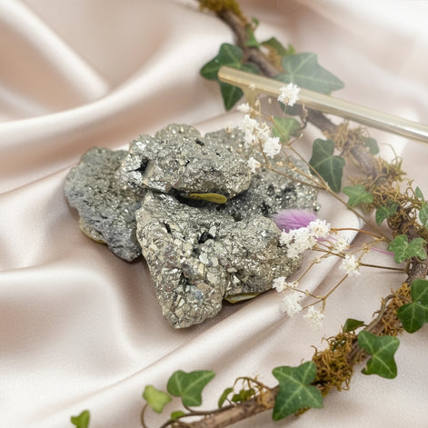 Pierre de Pyrite en Pointe de 8cm ou brute de 6cm