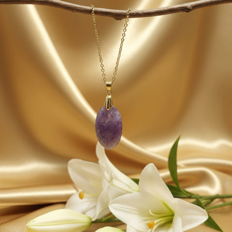 chaine doré et pierre lépidolite