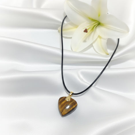 collier noir et oiel de tigre 