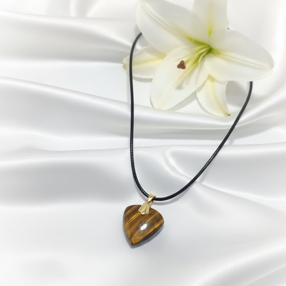 collier noir et oiel de tigre 