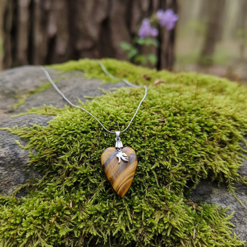 Collier argenté et coeur en Œil de Tigre