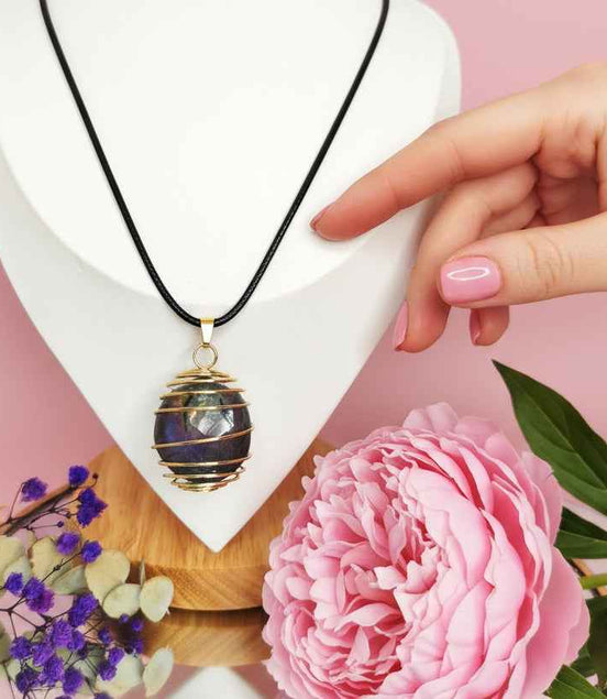 Collier et labradorite en spirale