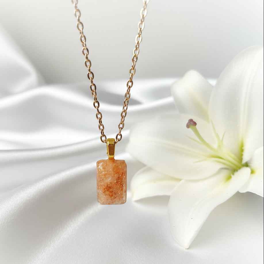 Collier chaine doré et Pierre de soleil qualité AAA