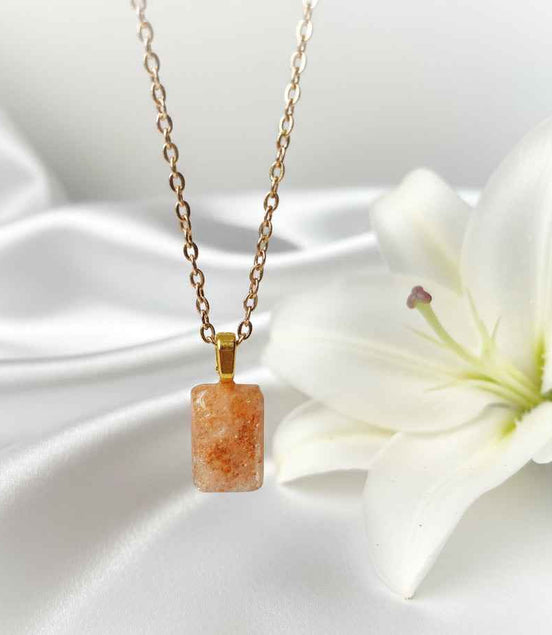 Collier chaine doré et Pierre de soleil qualité AAA