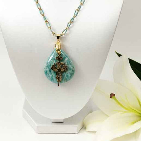 Collier turquoise en Amazonite & unalome