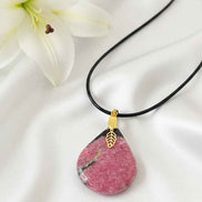 Collier et sa rhodonite extra, doré ou argenté, pierre au choix