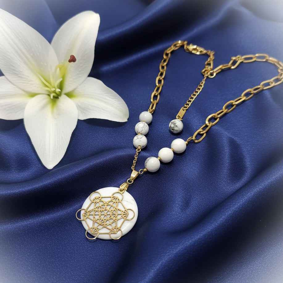 Collier doré et Howlite, Métatron ou feuille