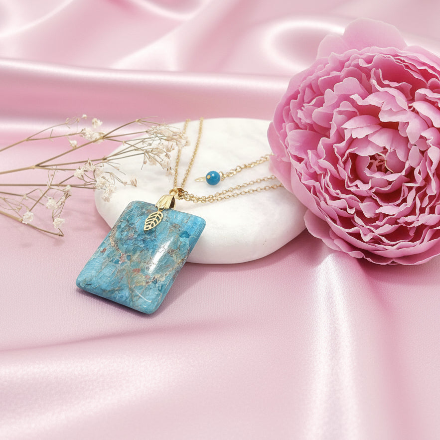 Collier double chaine doré et son Apatite