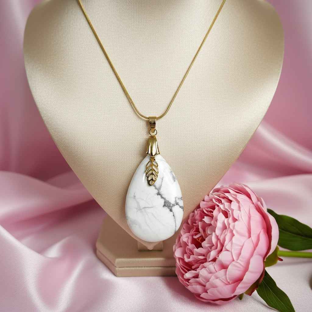 Collier doré et Howlite, Métatron ou feuille