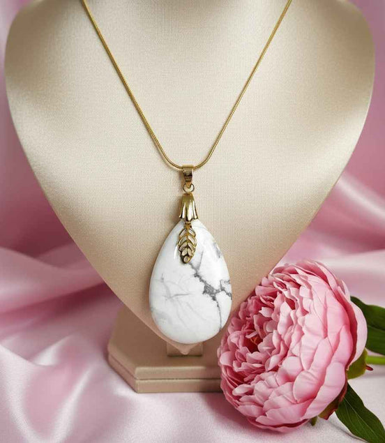 Collier doré et Howlite, Métatron ou feuille