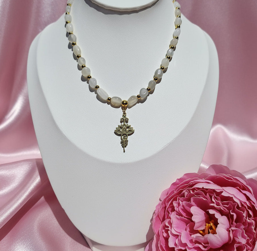Collier en Pierre de Lune, Fleur de Vie ou Unalome