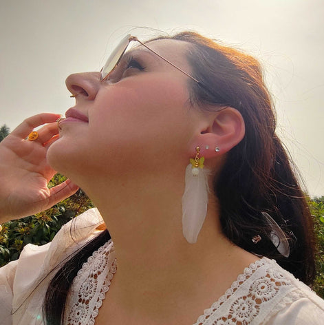 Boucles d'oreilles dorées plume céleste et pierre de lune