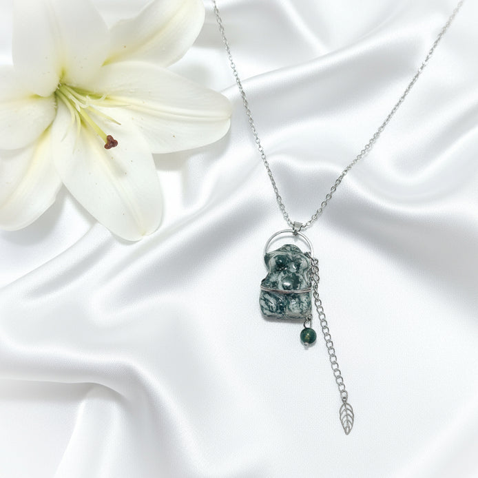 collier argenté femme en pierre