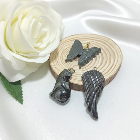 Collier, Pendentif en Hématite, croix, aigle, papillon, chat, phénix, encre