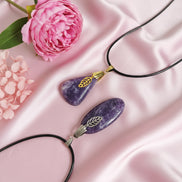 collier noir lépidolite