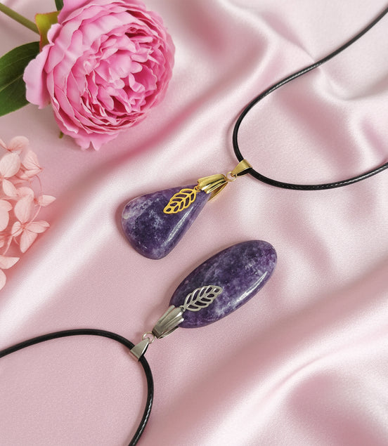 collier noir lépidolite