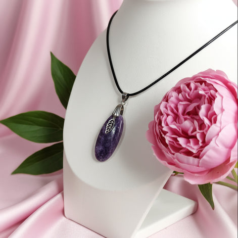 collier noir lépidolite