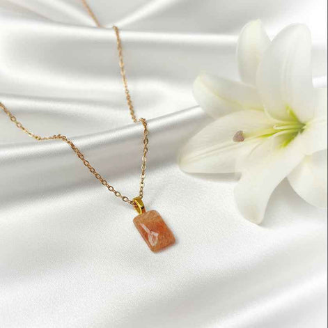 Collier chaine doré et Pierre de soleil qualité AAA