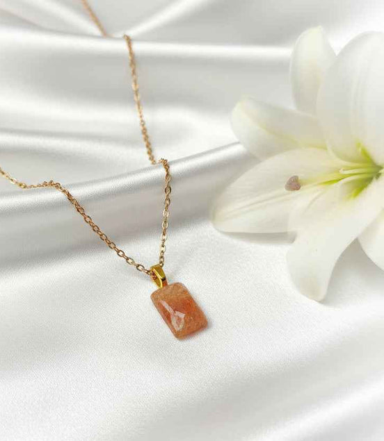 Collier chaine doré et Pierre de soleil qualité AAA