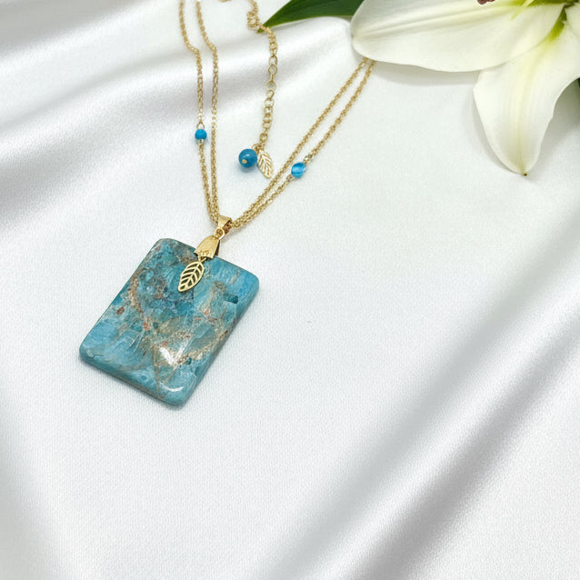 apatite sur chaine doré