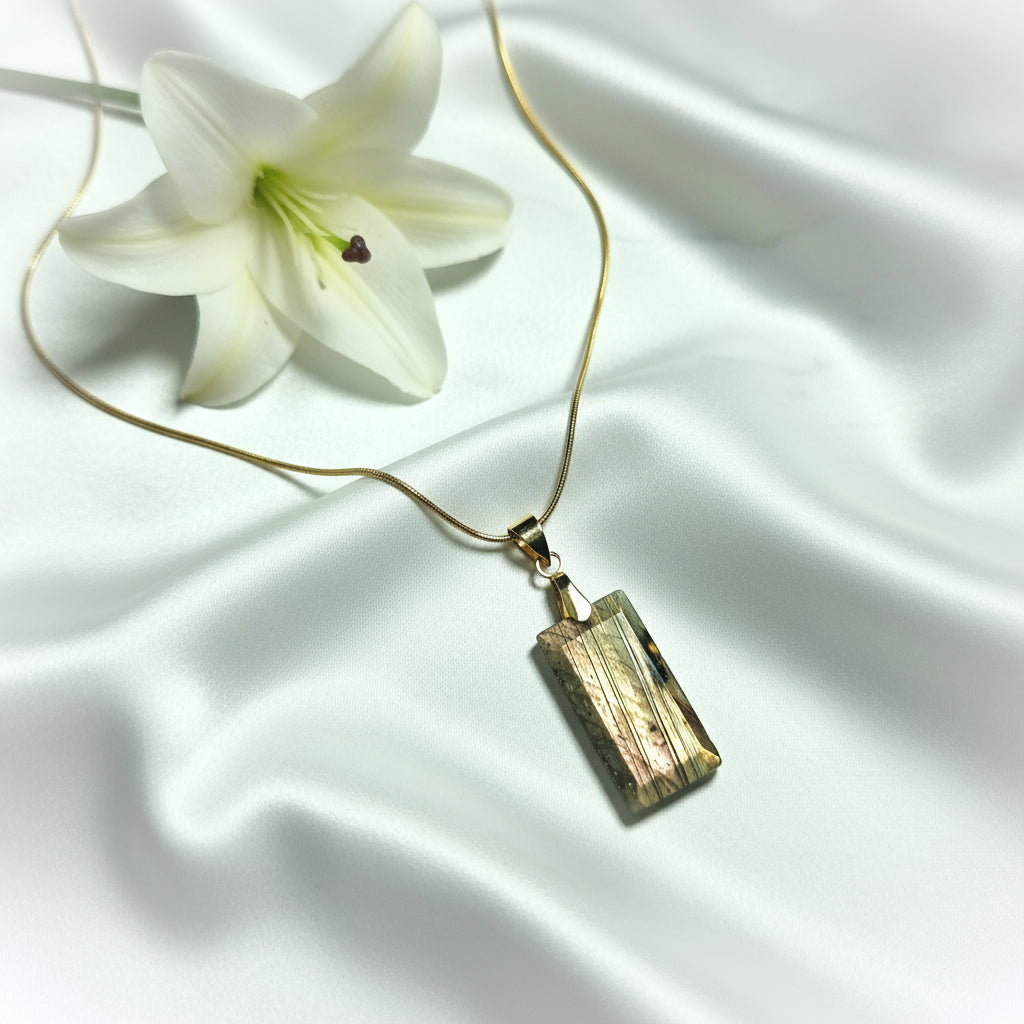 collier fin pierre labradorite rose