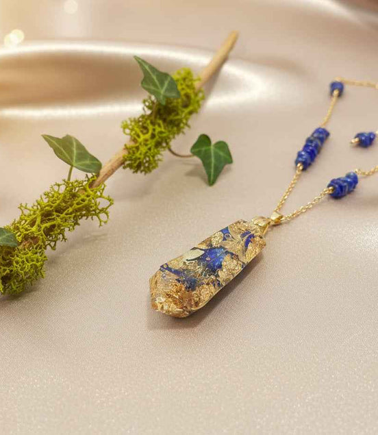 Collier orgonite pointe doré en Lapis lazuli