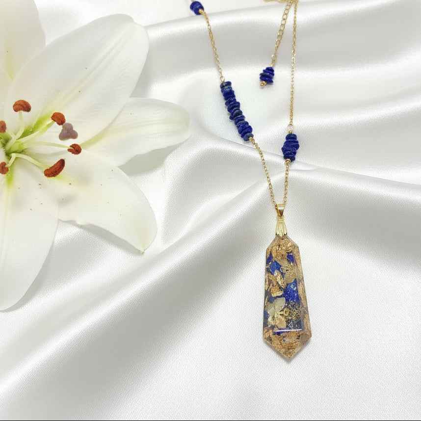 Collier orgonite pointe doré en Lapis lazuli