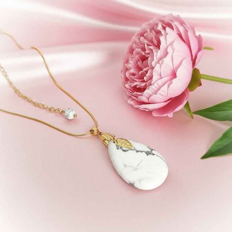 Collier doré et Howlite, Métatron ou feuille