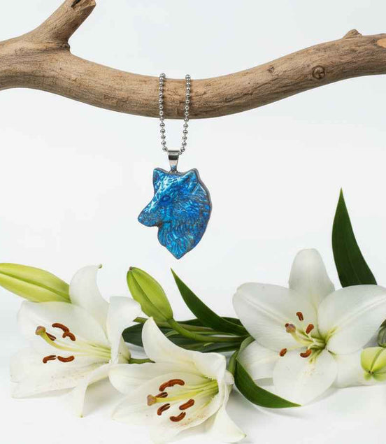 Collier argenté en labradorite loup sculpté