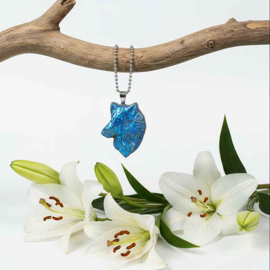 Collier argenté en labradorite loup sculpté