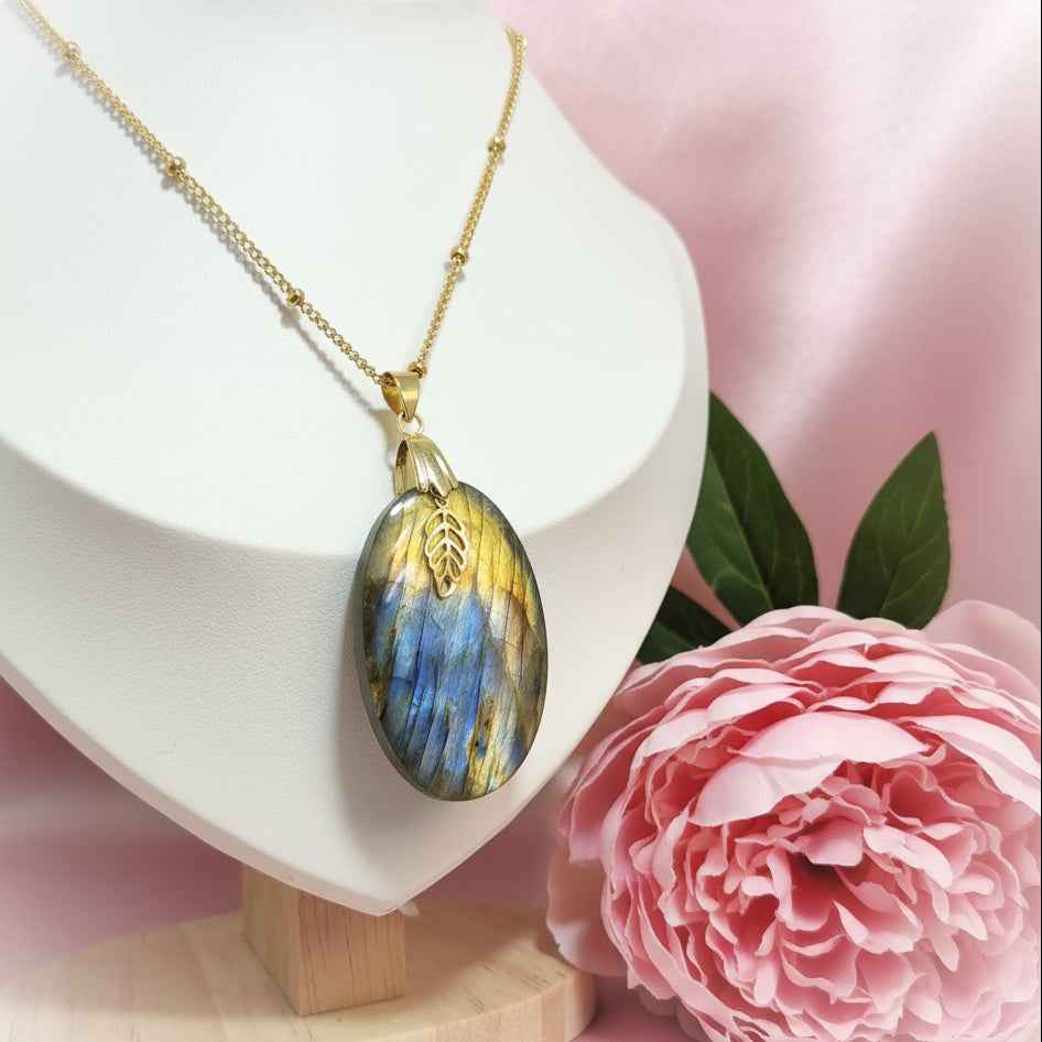 Collier doré labradorite multicolore extra de 4 cm
