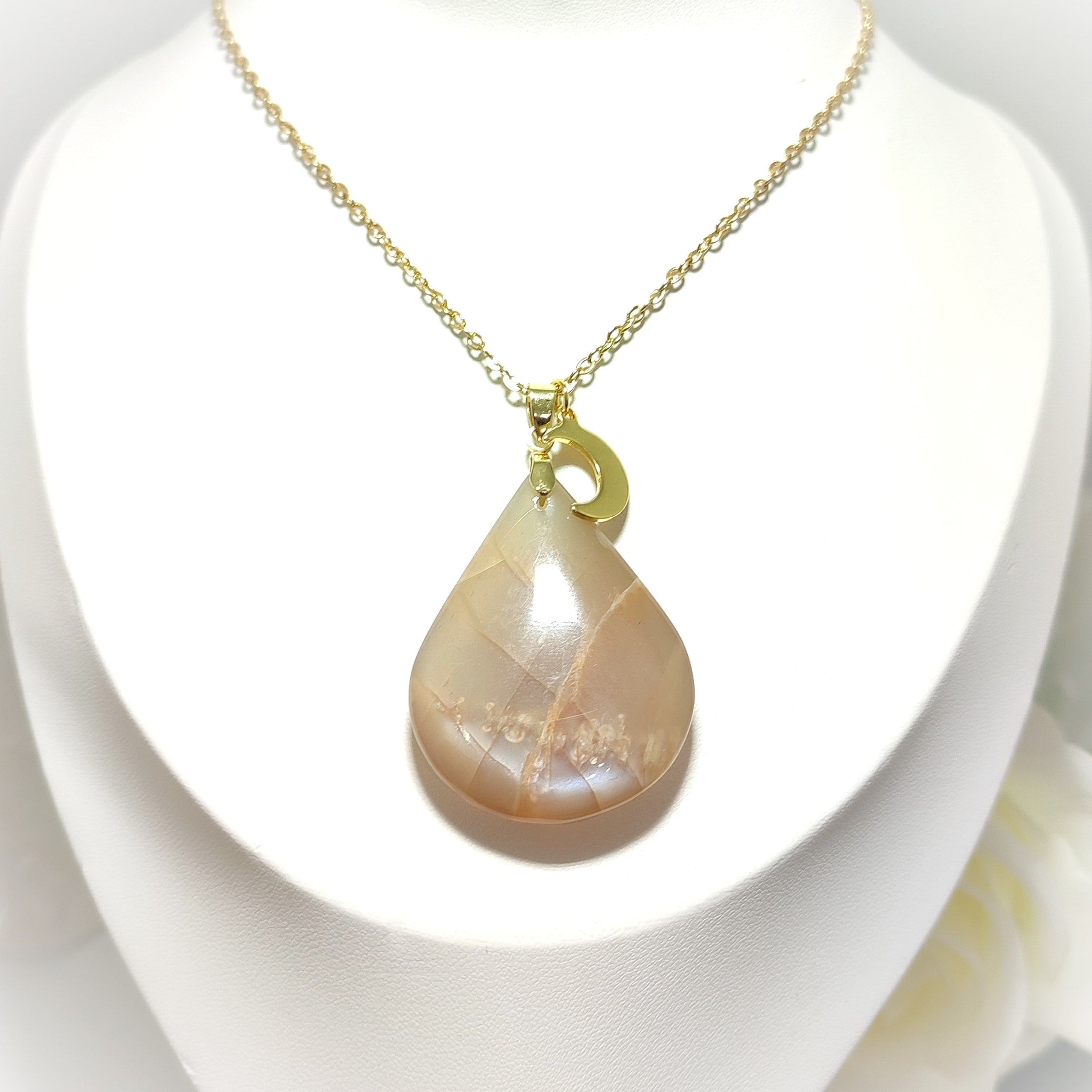 Collier doré en pierre de lune au choix