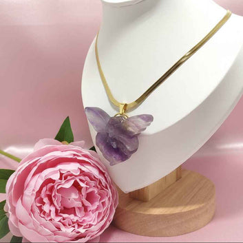 Collier doré Fée en fluorite arc en ciel sculptée