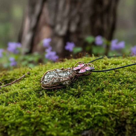 Collier et Pendentif en Pyrite sertie et papillon