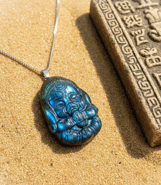 Collier Ganesh en labradorite bleu, argenté ou doré